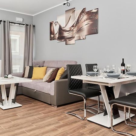 Apartments Wroclaw Jana Pawla II With Free Parking Wroclaw By Noclegi Renters Exterior photo