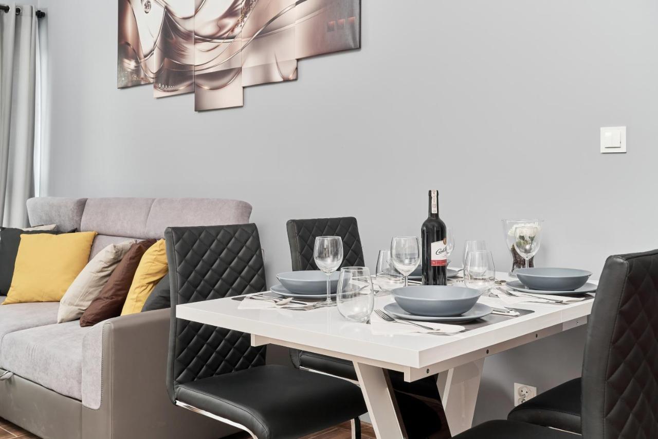Apartments Wroclaw Jana Pawla II With Free Parking Wroclaw By Noclegi Renters Exterior photo