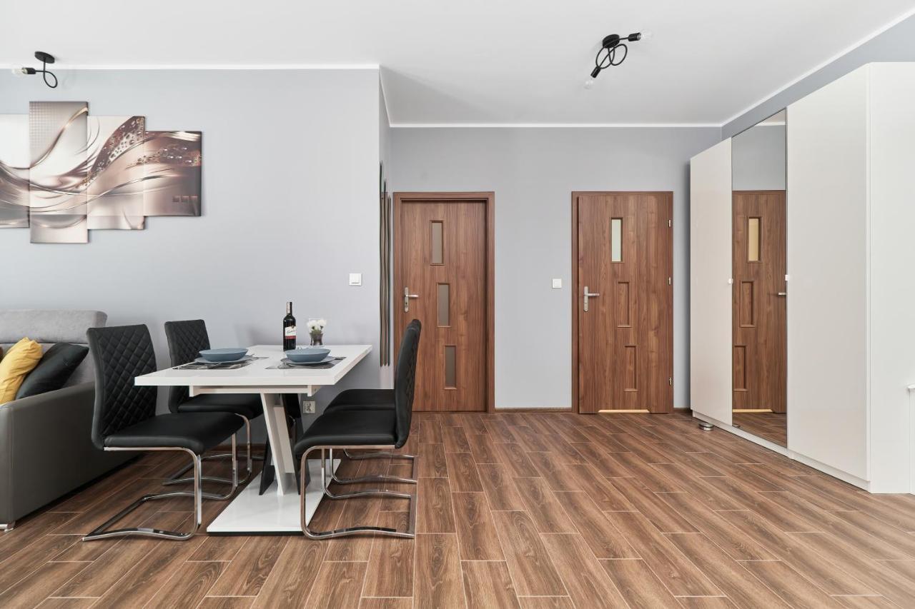 Apartments Wroclaw Jana Pawla II With Free Parking Wroclaw By Noclegi Renters Exterior photo